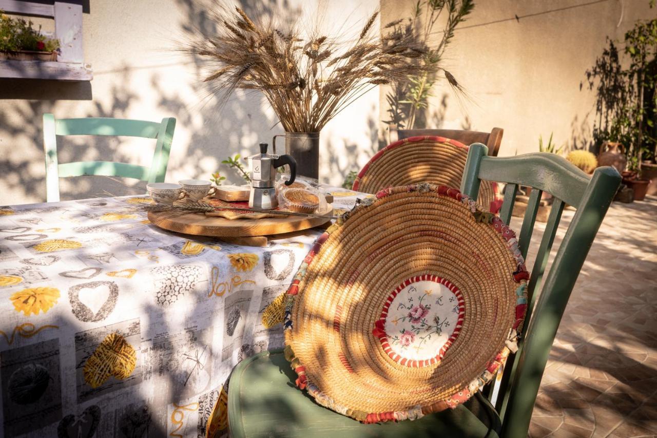 Bed and Breakfast Sa Domu De Ladiri - Matrimoniale Con Giardino Musei Экстерьер фото